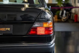 MERCEDES-BENZ 230 E