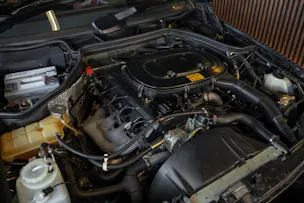 MERCEDES-BENZ 230 E