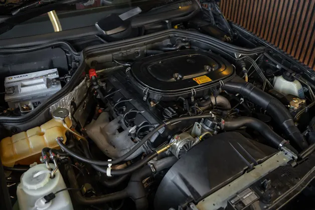 MERCEDES-BENZ 230 E