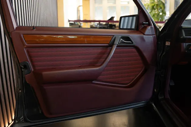 MERCEDES-BENZ 230 E
