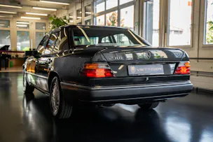 MERCEDES-BENZ 230 E