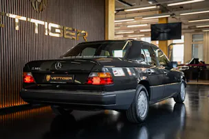 MERCEDES-BENZ 230 E