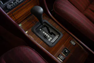 MERCEDES-BENZ 230 E