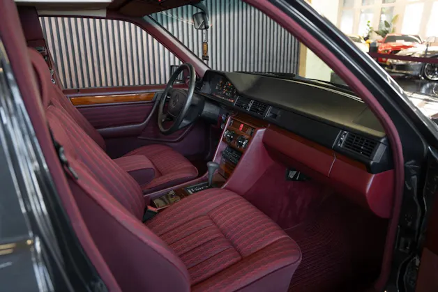 MERCEDES-BENZ 230 E