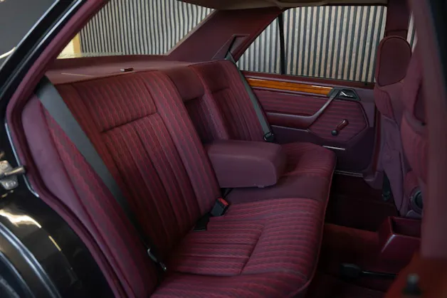 MERCEDES-BENZ 230 E