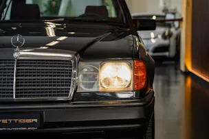 MERCEDES-BENZ 230 E