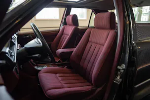 MERCEDES-BENZ 230 E
