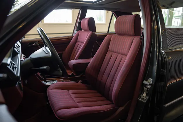 MERCEDES-BENZ 230 E