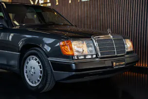 MERCEDES-BENZ 230 E