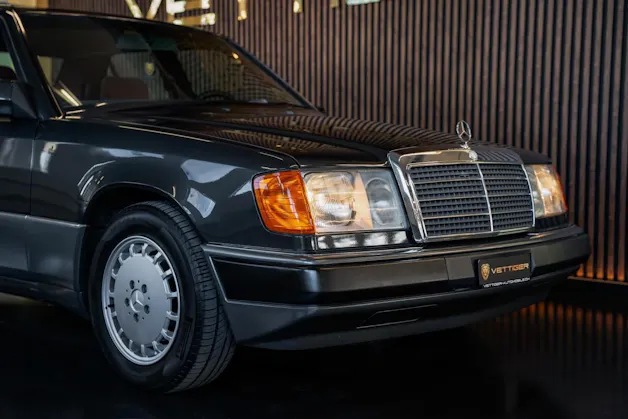 MERCEDES-BENZ 230 E