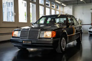 MERCEDES-BENZ 230 E
