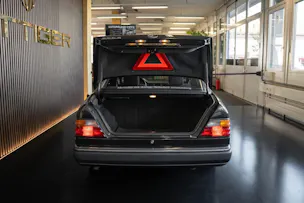 MERCEDES-BENZ 230 E