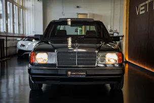 MERCEDES-BENZ 230 E