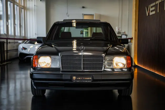MERCEDES-BENZ 230 E