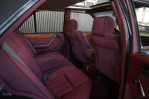 MERCEDES-BENZ 230 E