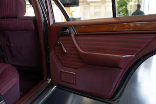 MERCEDES-BENZ 230 E