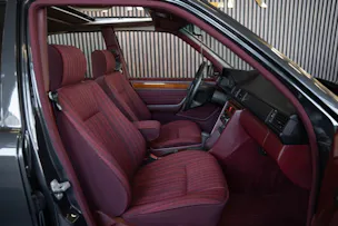 MERCEDES-BENZ 230 E