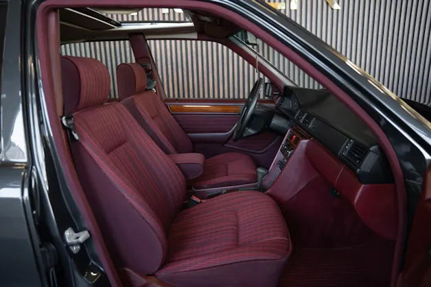 MERCEDES-BENZ 230 E