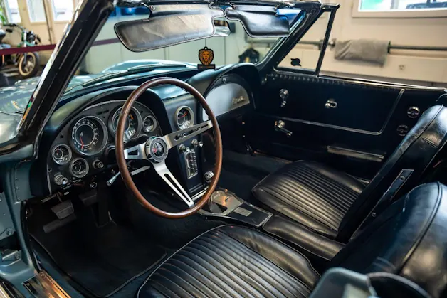 CHEVROLET CORVETTE STINGRAY