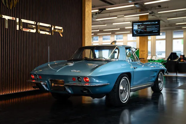 CHEVROLET CORVETTE STINGRAY