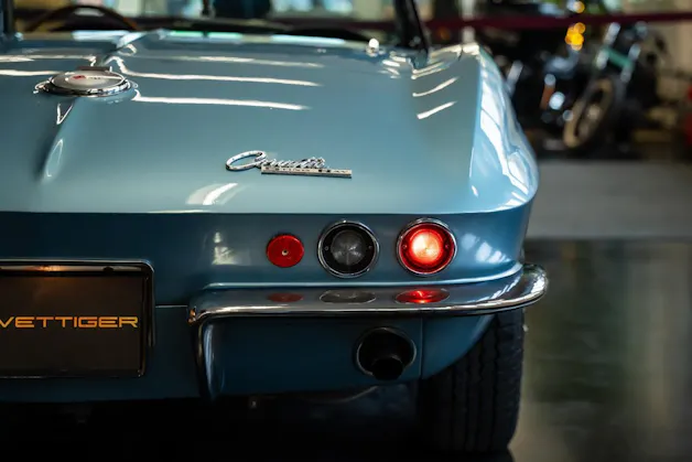 CHEVROLET CORVETTE STINGRAY
