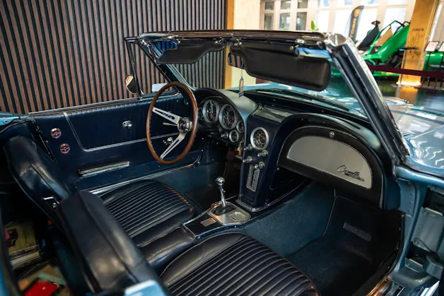 CHEVROLET CORVETTE STINGRAY
