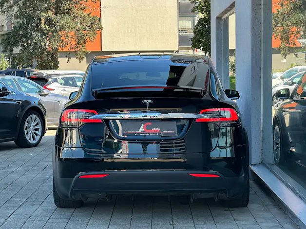 Tesla Model X ** RAVEN** Maximale-Reichweite