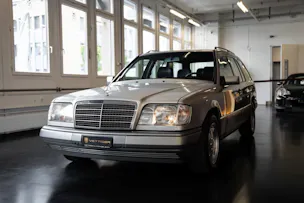 MERCEDES-BENZ E 220 T