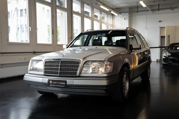 MERCEDES-BENZ E 220 T