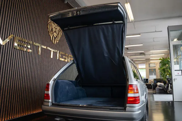 MERCEDES-BENZ E 220 T