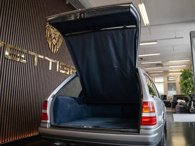 MERCEDES-BENZ E 220 T