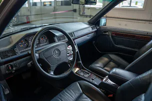 MERCEDES-BENZ E 220 T