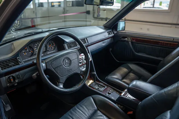 MERCEDES-BENZ E 220 T