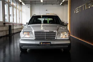 MERCEDES-BENZ E 220 T