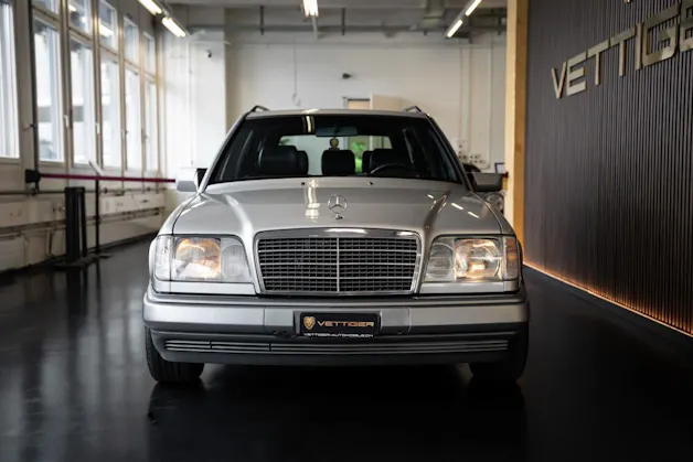 MERCEDES-BENZ E 220 T