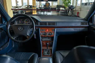 MERCEDES-BENZ E 220 T