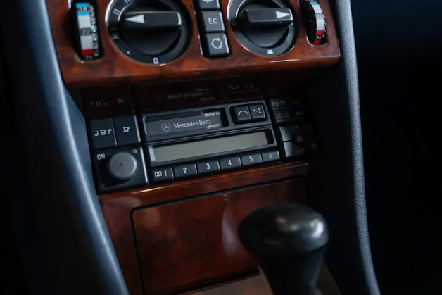 MERCEDES-BENZ E 220 T