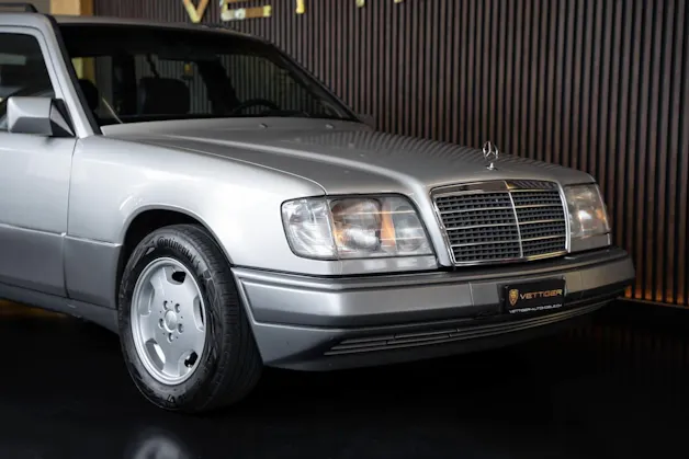 MERCEDES-BENZ E 220 T