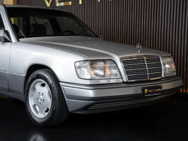 MERCEDES-BENZ E 220 T