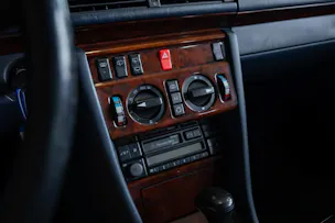 MERCEDES-BENZ E 220 T