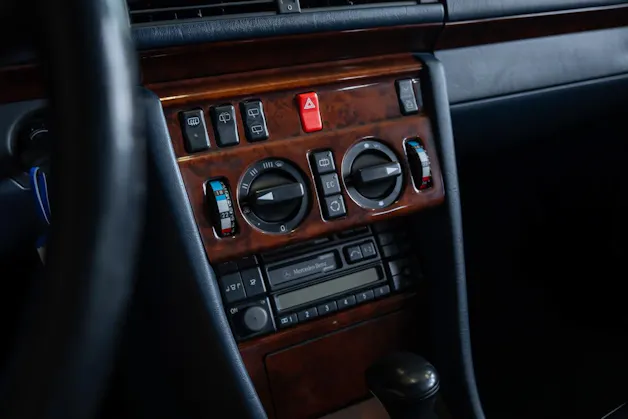 MERCEDES-BENZ E 220 T