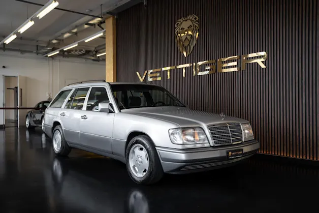 MERCEDES-BENZ E 220 T