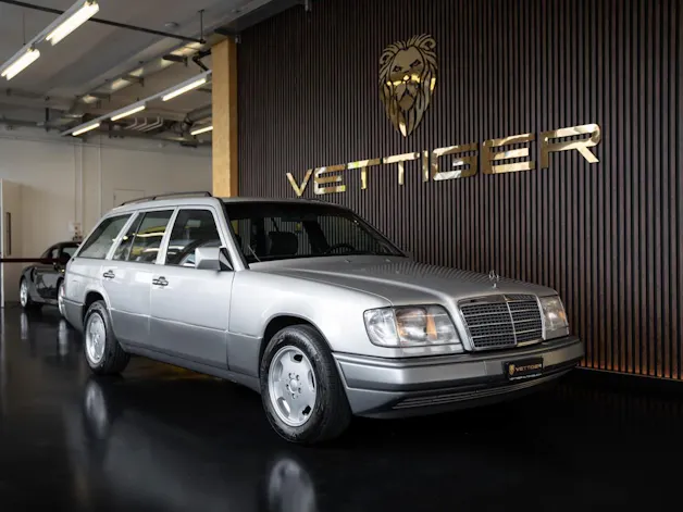 MERCEDES-BENZ E 220 T
