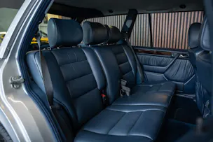 MERCEDES-BENZ E 220 T