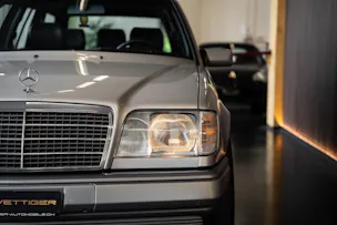 MERCEDES-BENZ E 220 T