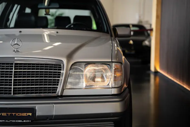 MERCEDES-BENZ E 220 T