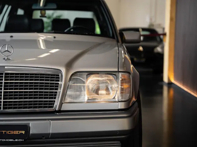 MERCEDES-BENZ E 220 T