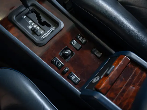 MERCEDES-BENZ E 220 T