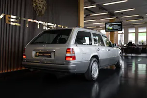 MERCEDES-BENZ E 220 T