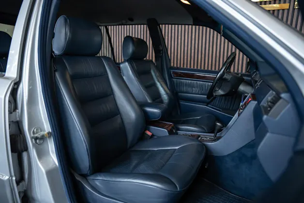 MERCEDES-BENZ E 220 T